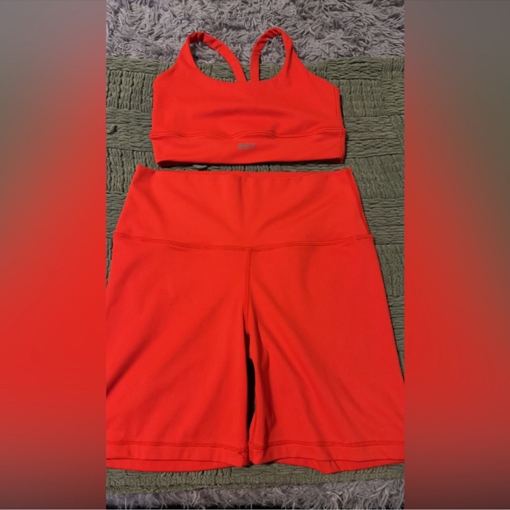 Set active two piece set